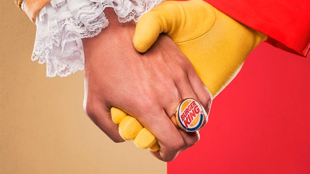 Burger King deixa de vender Whoppers e orienta seus clientes a irem ao McDonald’s